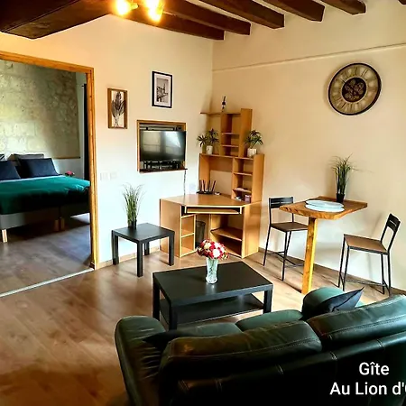 Appartement Au Lion D'Or à Les Roches-l'Eveque Extérieur photo