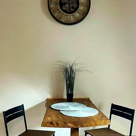 Appartement Au Lion D'Or à Les Roches-l'Eveque Extérieur photo