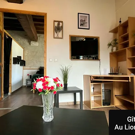 Appartement Au Lion D'Or à Les Roches-l'Eveque Extérieur photo